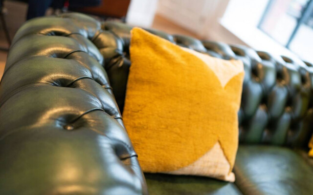 Bissets Bond - City Centre Warehouse Apartment