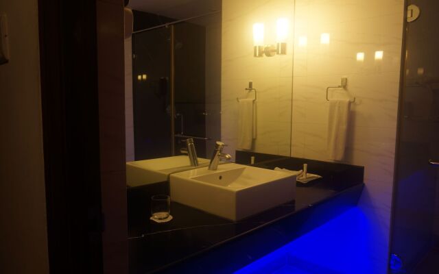 SFO Hotel and Suites