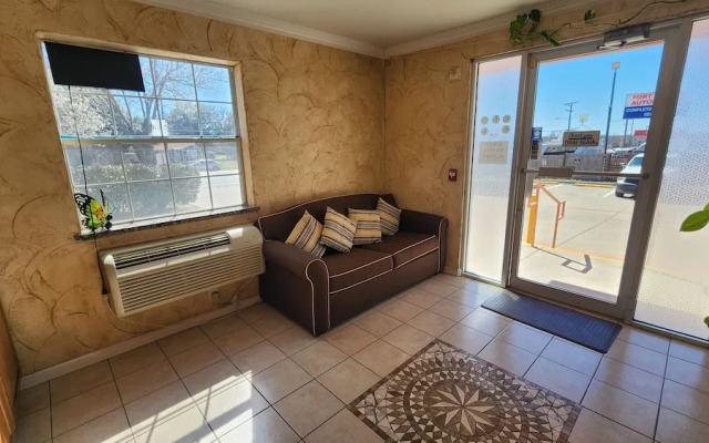 Benbrook Inn & Suites