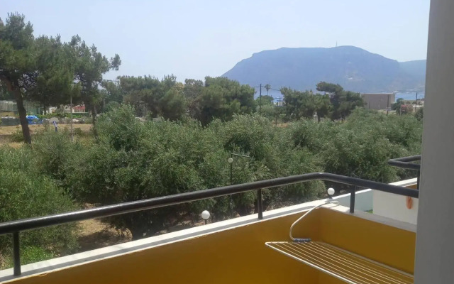Manolis Studios