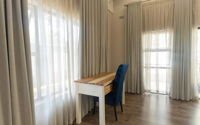 Upmarket 4 bed Chisipite House 2193