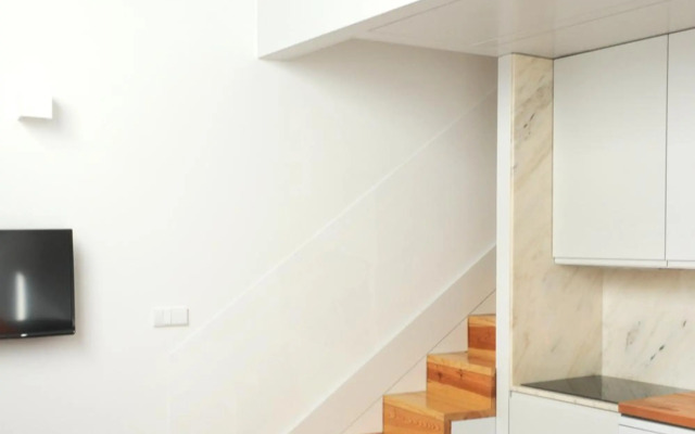 Sunday - Lovely Mezzanine with FREE PARKING