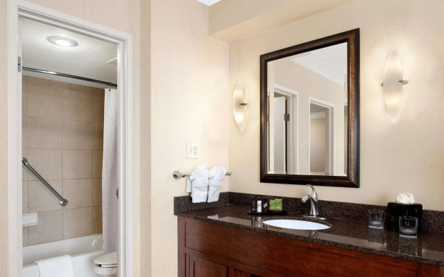 Embassy Suites Kansas City Plaza