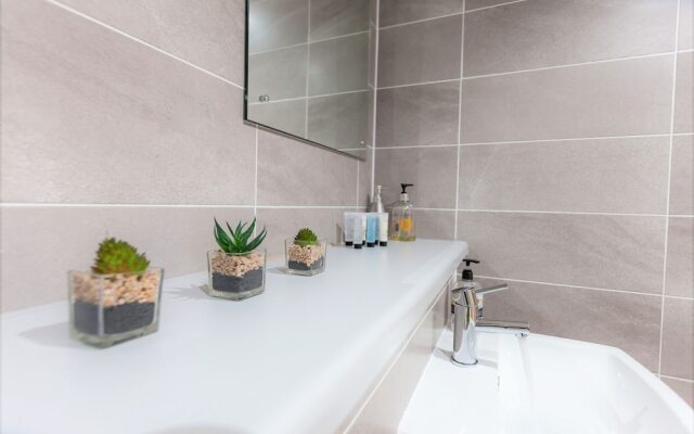 Beautiful 3 Bed Apartment in Media City