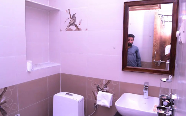 Sartaj Hotel
