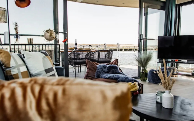 Houseboat in Ribnitz-damgarten