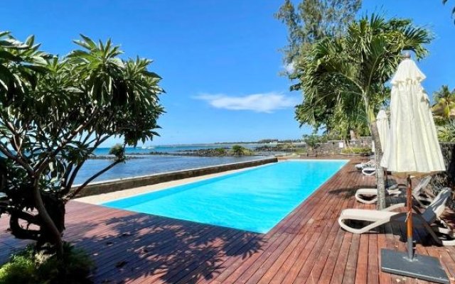 Luxury beach house with spectacular sea view and pool