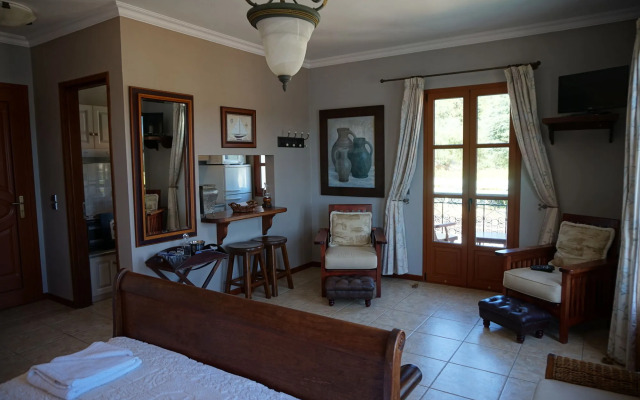 Faros Suites - Adults Only