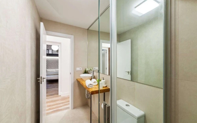 Bright & Spacious Three Bedroom Apartment in Centro