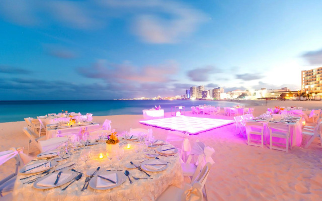 Krystal Grand Cancun