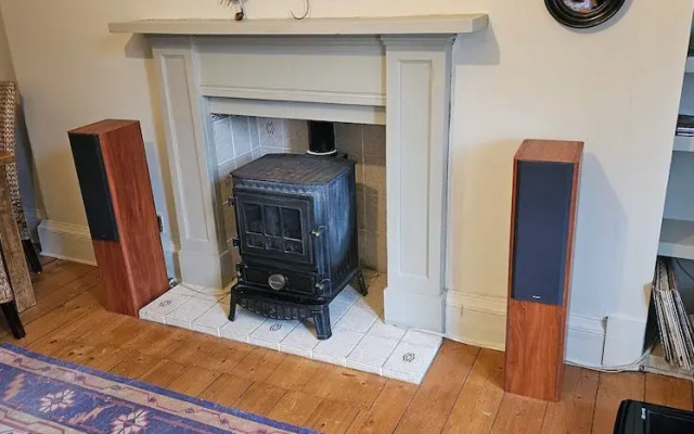 Snug - Macushla Apartment