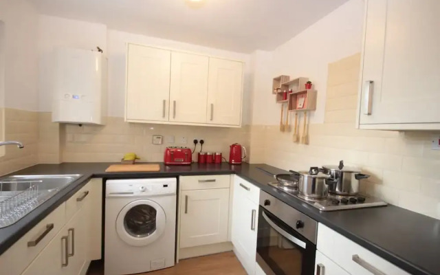 HU1 Marina Hub (sleeps 4)