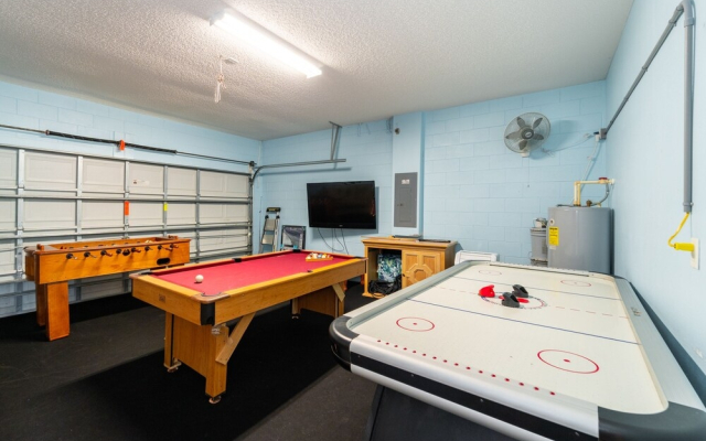 87631 Games Room+2-masters+hottub+water View!