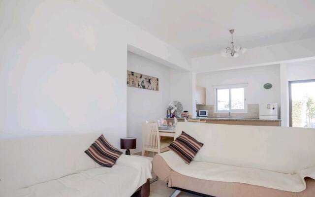 Spacious and Modern 2 bed Apartment in Peyia