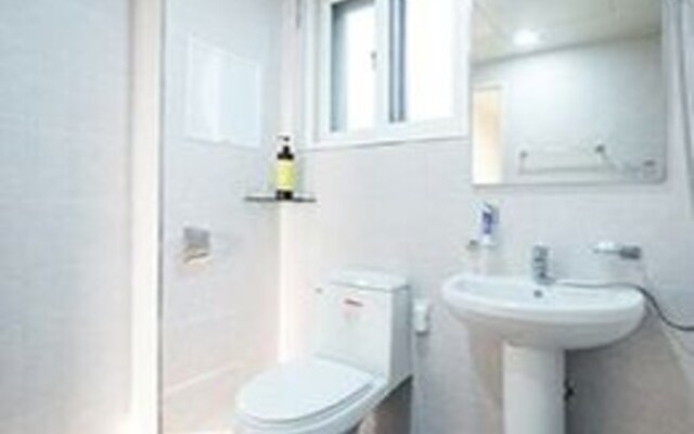 Nonsan Lake and Sunset Pension