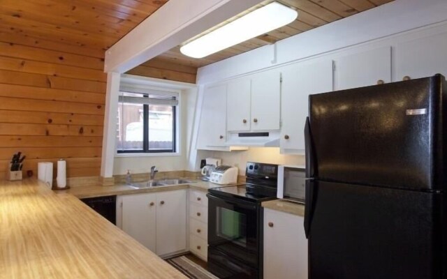 Kaley Vacation Rental Cabin by RedAwning