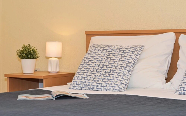 Paž - 28m From the Beach - A2