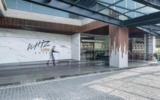 Whiz Luxe Hotel Spazio Surabaya