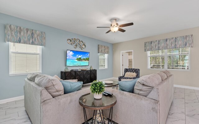 Family Friendly! 6bed 5Ba Villa with Pool