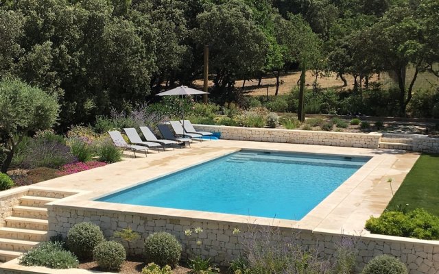 Beautiful villa with air conditioning large private swimming pool and near St Remy de Provence