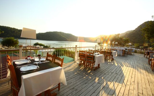 S3 Seahorse Beach Club & Hotel