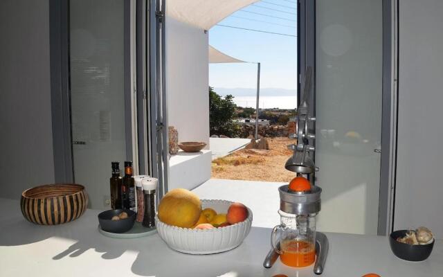 The Hedonist Square cycladic house with sea view