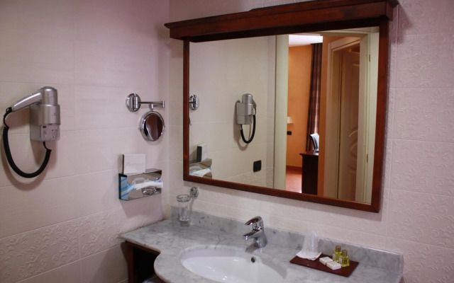 Artemis Hotel