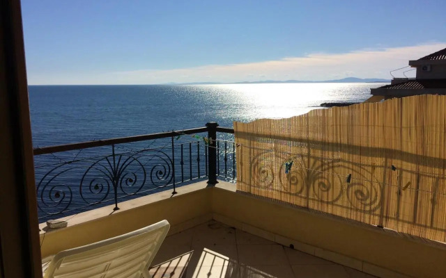 Villa Milagro Apartments