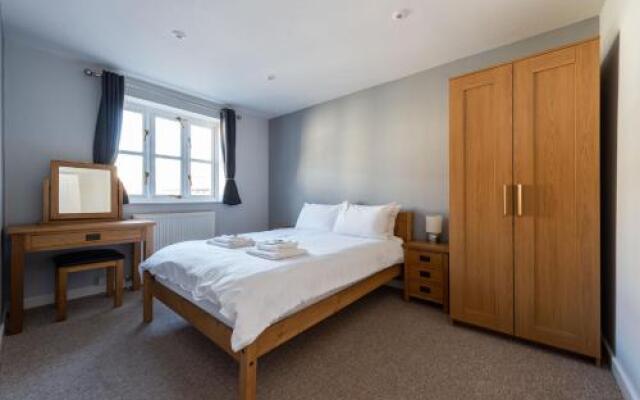 Glastonbury Town Apartment