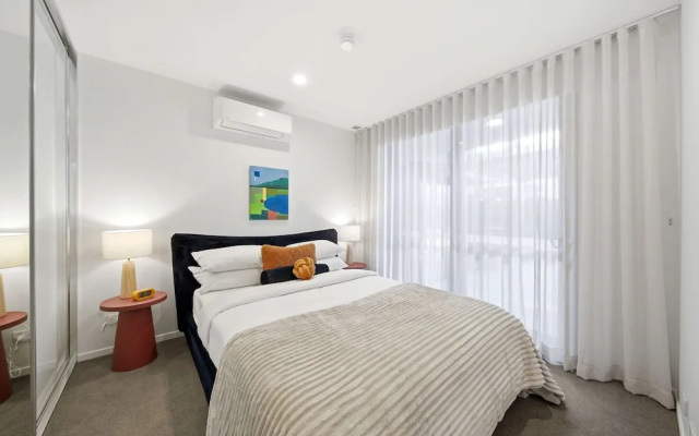 Stylish 1-bed Retreat in Braddon – Guest Rooms – Tuggeranong