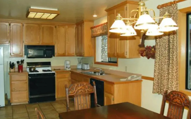 RedAwning Cabin #12 Larks Nest