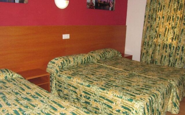Hostal y Apartamento Molí de Mar