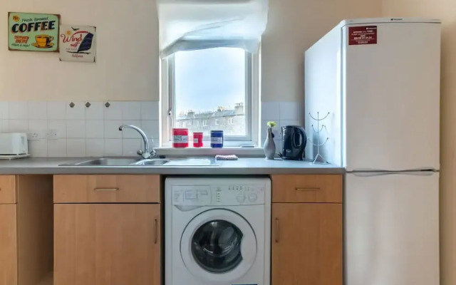Elegant Apartment in Edinburgh near River Almond