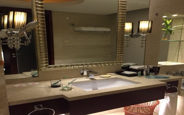 XinHua JianGuo Hotel
