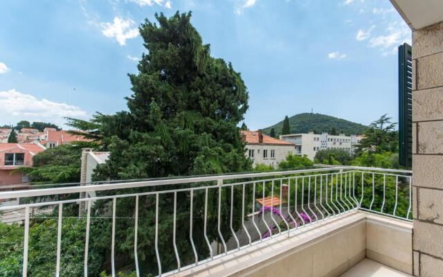 Flora three bedroom apartment. Near beach