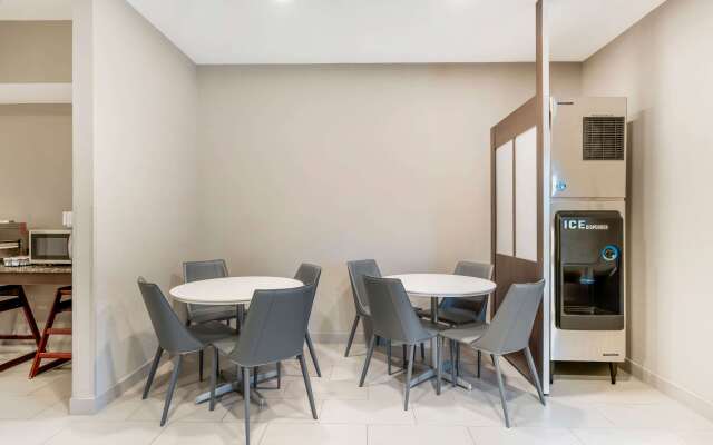 Microtel Inn & Suites by Wyndham Brooksville