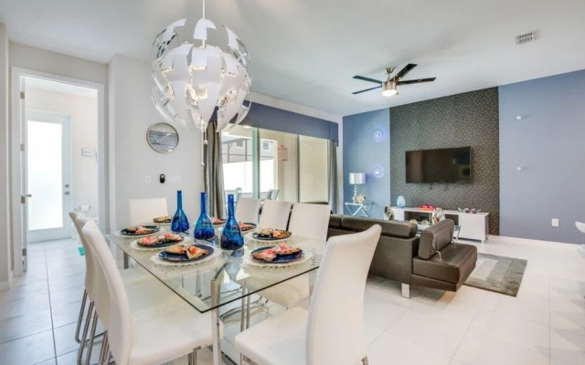 Orlando Newest Resort Community Town Home 5 Bedroom Townhouse by Redawning