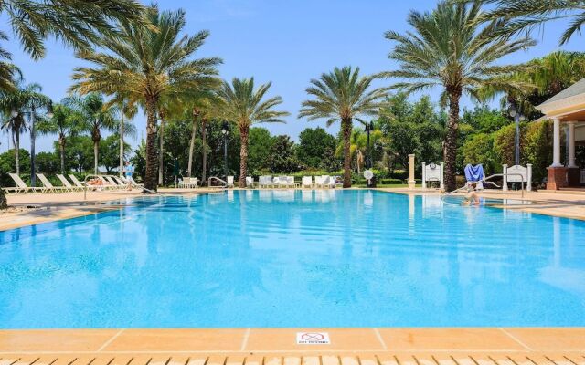 Condo Contemporary 3 Bedroom Reunion