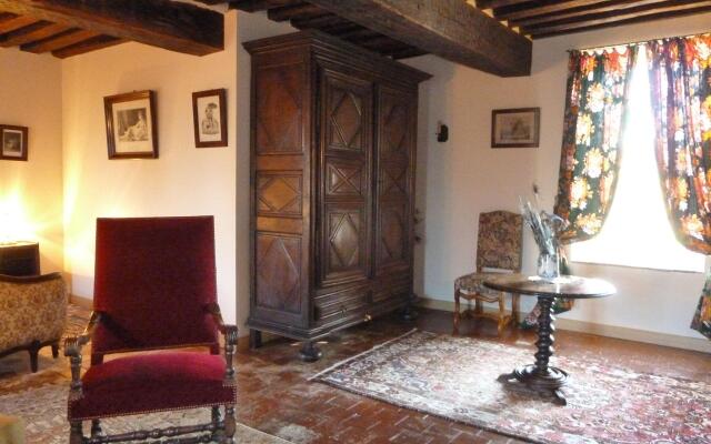 Guest room in a lavish castle in Allier
