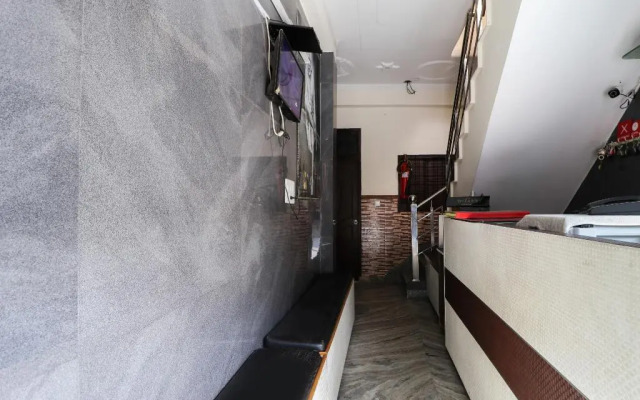 Trimurti Guest House by OYO Rooms