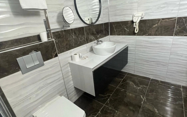 Unaten Otel