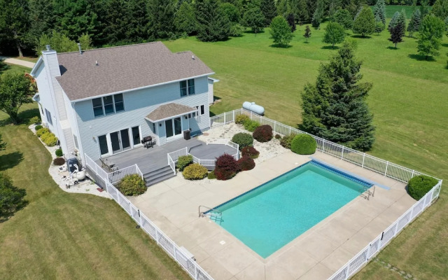 Freshly Updated Lake Michigan Home With Pool