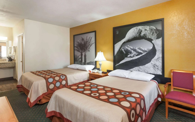 Super 8 by Wyndham Bakersfield South CA