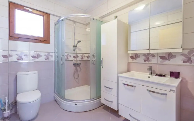 Villa With Pool and Olive Grove in Selimiye