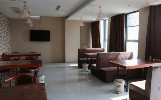 Leiketai Theme Hotel (Bengbu Railway Station Branch)