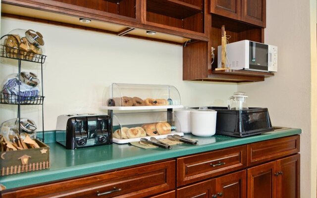 Super 8 by Wyndham Hayward WI