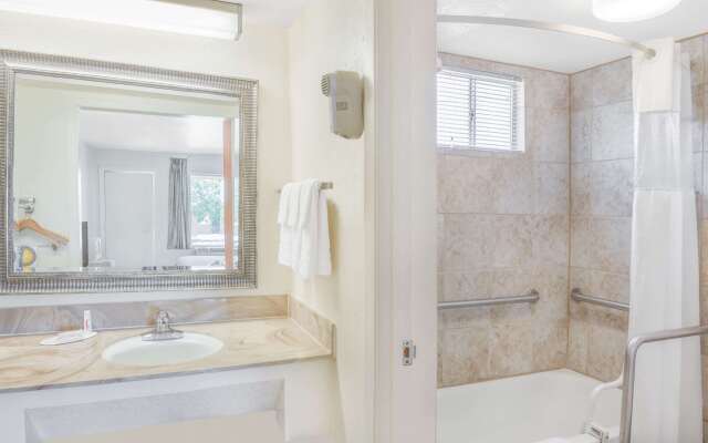 Days Inn by Wyndham Deming