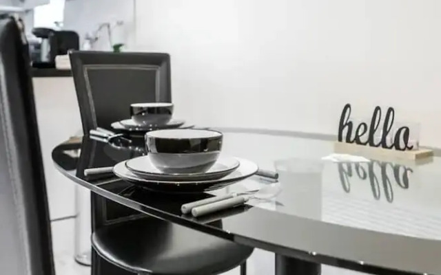 Cosy 2BR Maisonette Near Hospital & Stations