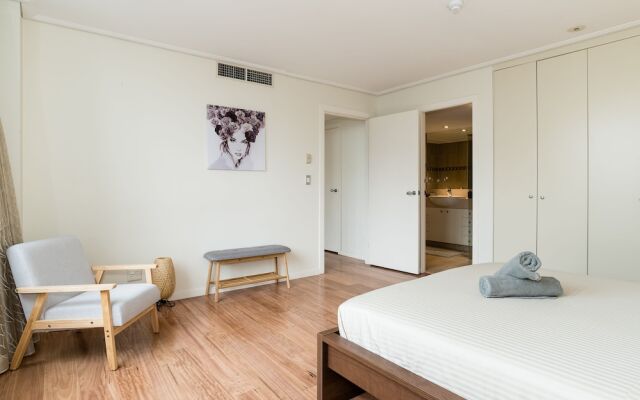 Sydney CBD Self-Contained Studio Apartment (2806PT)