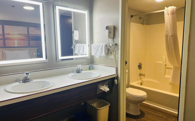 Days Inn by Wyndham Seatac Airport